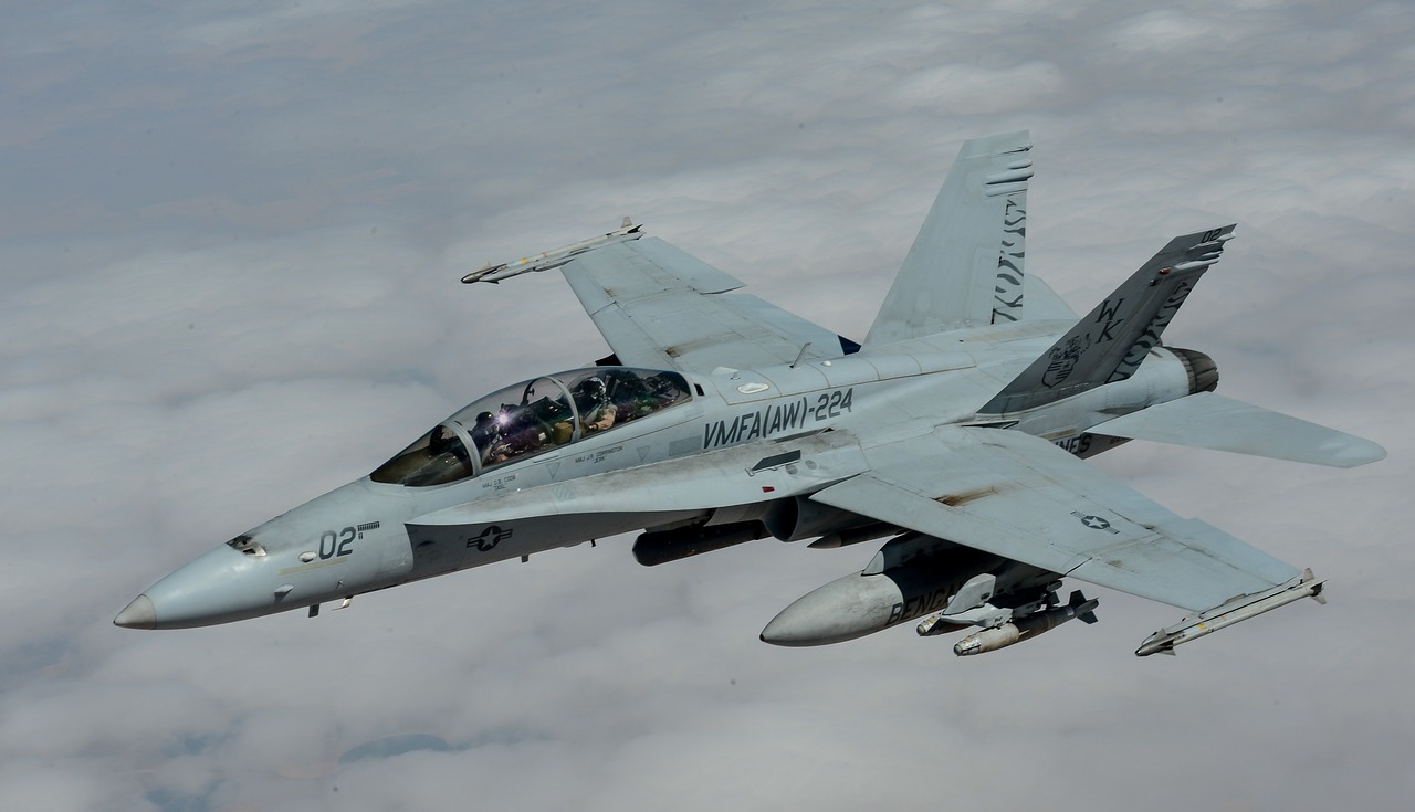 最新F-18战斗机的发展及其影响