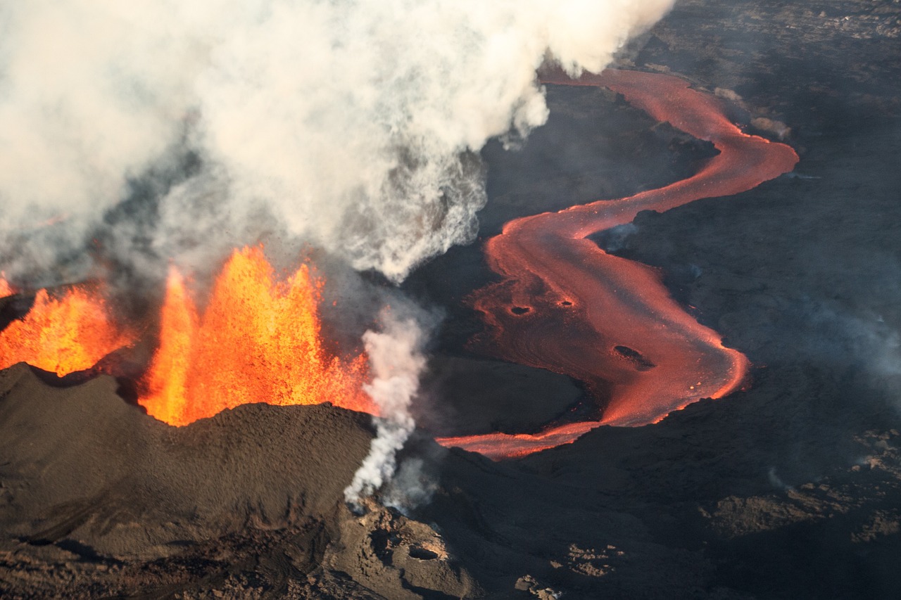 冰岛火山最新活跃状态，喷发分析与潜在影响探讨