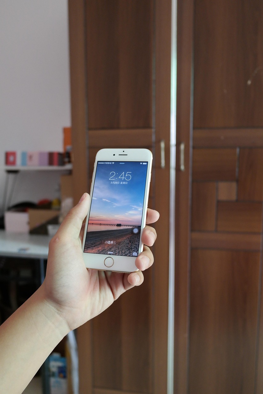 四月科技新星，OPPO R7最新手机亮相